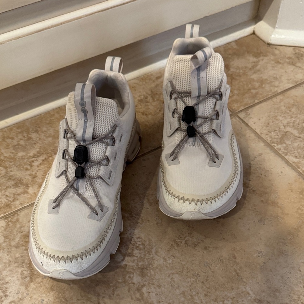 On Cloud White/Cream Sneakers